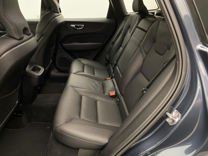 Volvo XC60 D4 MOMENTUM PRO AUT REZERVACE 2.0 d Momentum