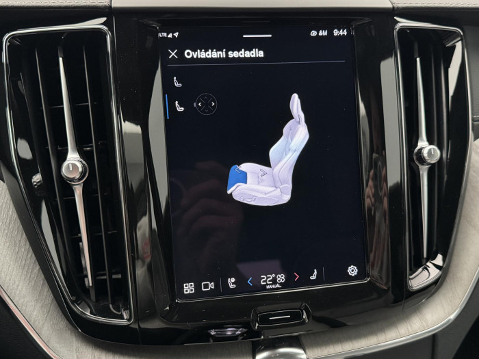 Volvo XC60 T8 AWD RECHARGE REZERVACE