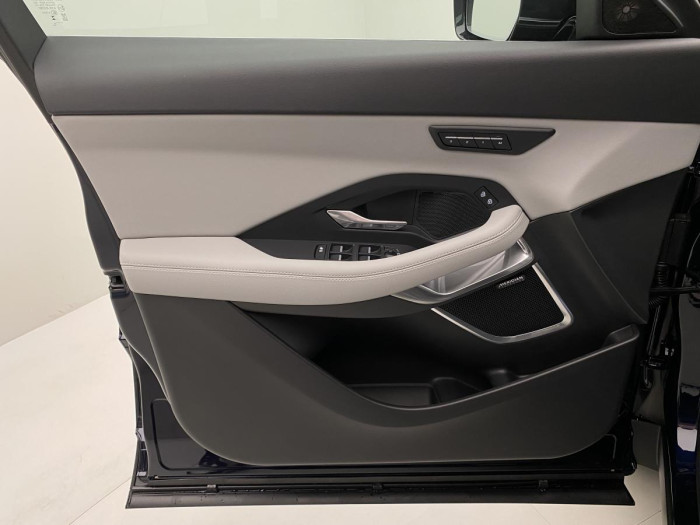 Jaguar E-Pace P250 R-DYNAMIC SE AWD AUT 2.0 Dynamic SE