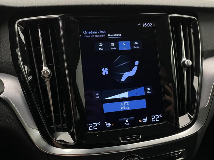 Volvo V60 B4 MOMENTUM AUT REZERVACE 2.0 Momentum