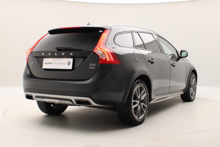 Volvo V60 CC D4 AWD SUMMUM AUT REZERVACE 2.4 d CC CC Summum