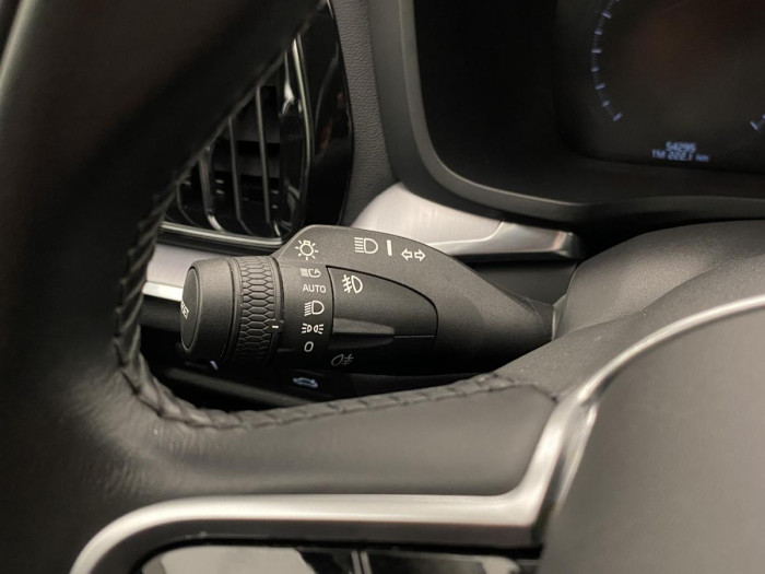 Volvo V60 B4 MOMENTUM AUT REZERVACE 2.0 Momentum