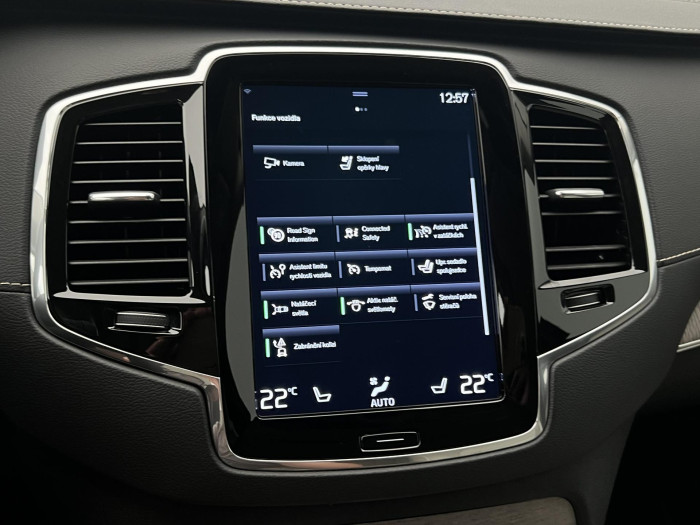 Volvo XC90 B5 AWD INSCRIPTION 7MÍSTNÁ AUT