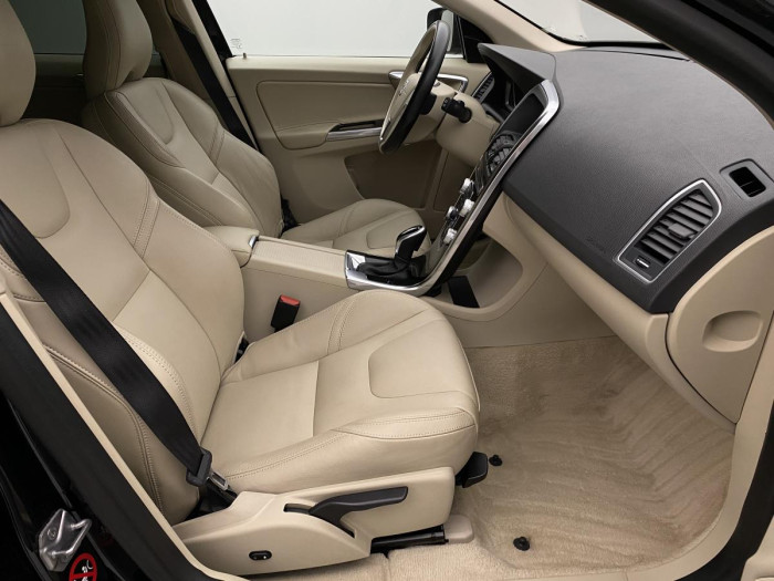 Volvo XC60 D4 AWD DYNAMIC REZERVACE 2.4 d Dynamic