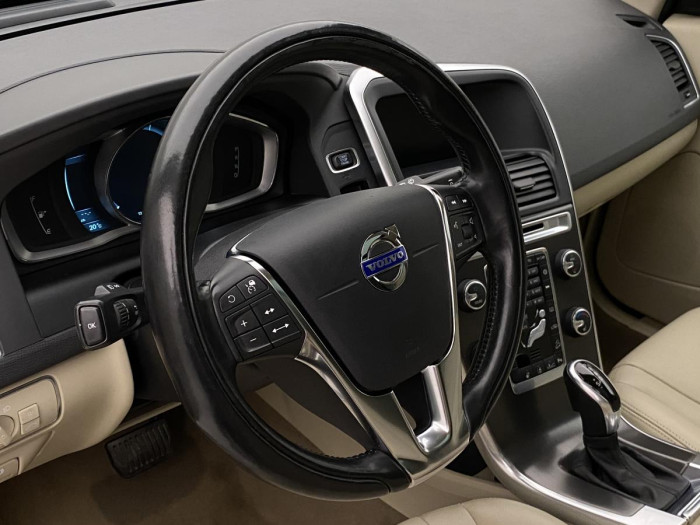 Volvo XC60 D4 AWD SUMMUM REZERVACE 2.4 d Summum