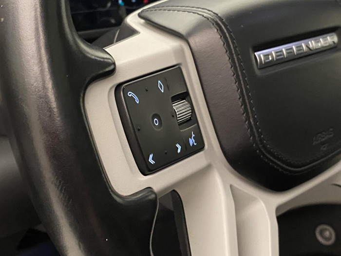 Land Rover Defender 110 P400 HSE AWD REZERVACE