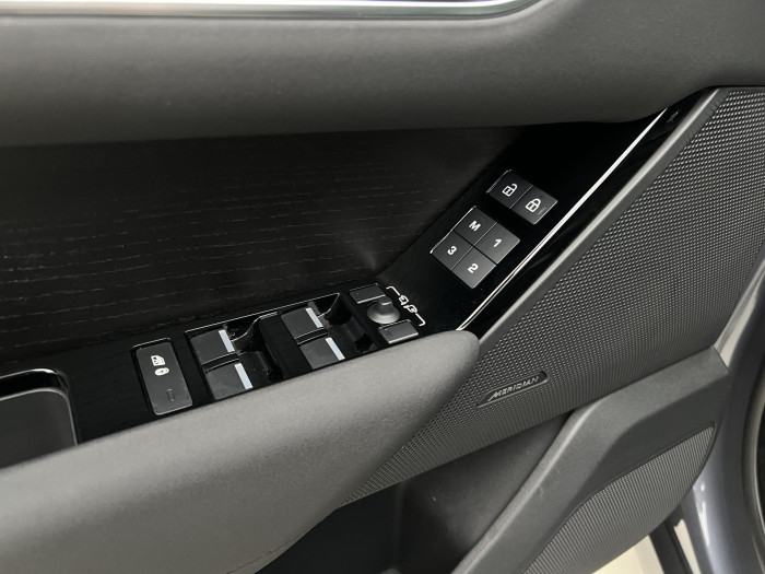 Land Rover Range Rover Velar P250 DYNAMIC SE AWD AUT CZ 2.0 Dynamic SE