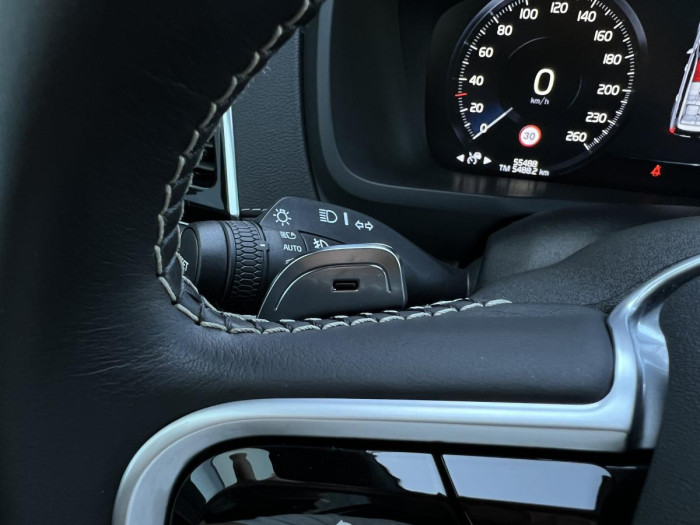 Volvo XC90 T8 AWD R-DESIGN 7MÍSTNÁ Aut