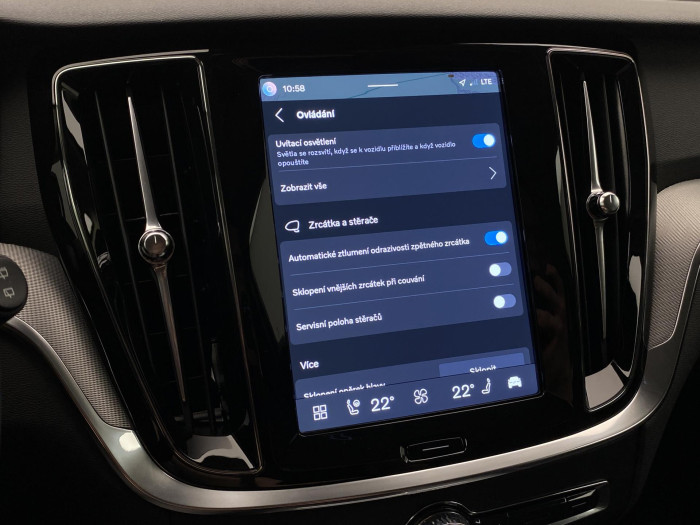 Volvo V60 B4 DARK PLUS AUT CZ