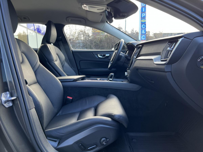 Volvo V60 CROSS COUNTRY B4 AWD Aut 1.maj