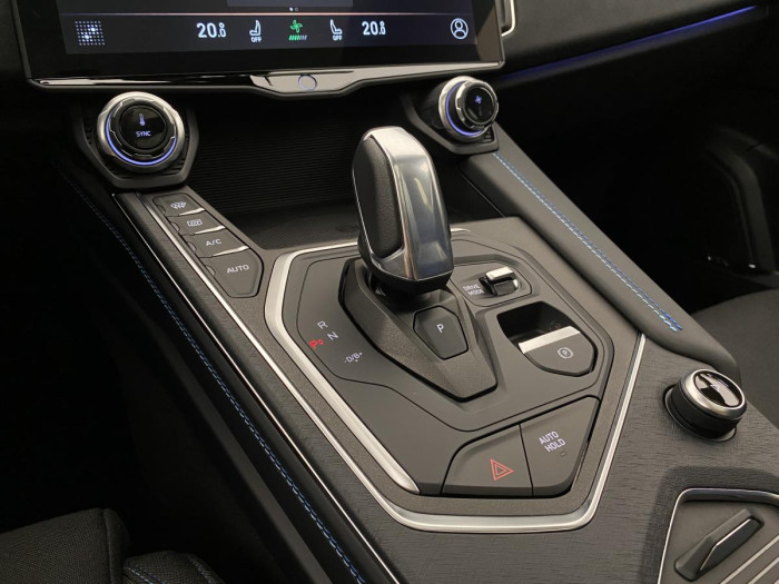 Lynk & Co 01 PHEV DCT AUT 1.maj. REZERVACE