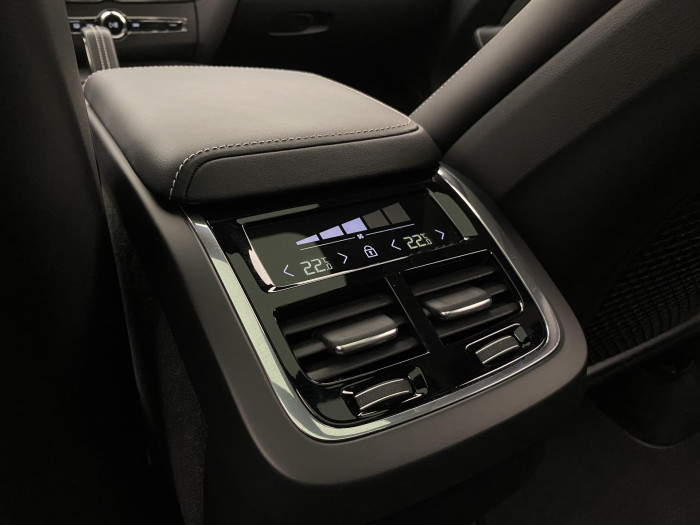 Volvo XC60 B5 AWD R-DESIGN AUT 1.maj