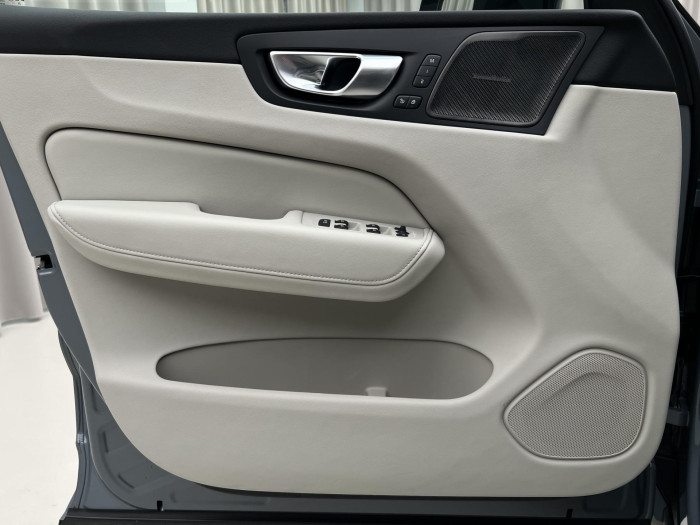 Volvo XC60 T6 AWD RECHARGE PLUS DARK AUT