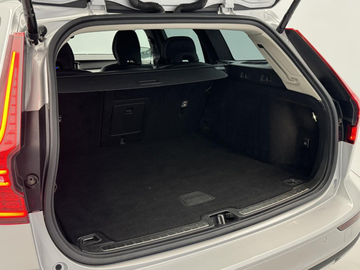 Volvo V60 B4 INSCRIPTION AUT REZERVACE