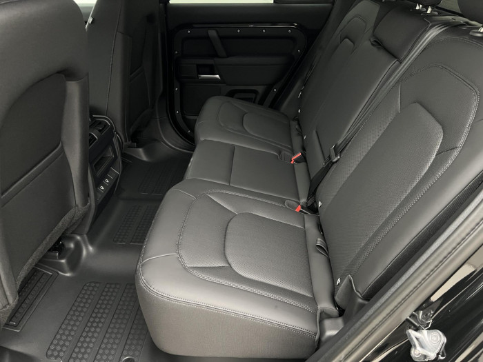 Land Rover Defender 110 D200 S AWD Aut REZERVACE 3.0 d