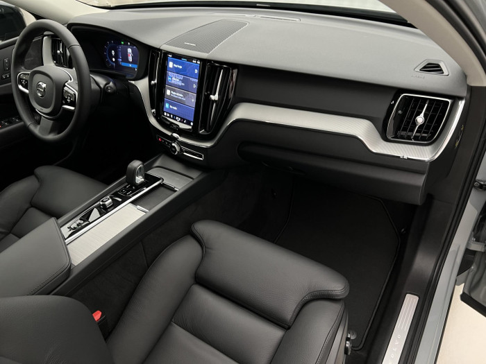 Volvo XC60 B4 AWD PLUS DARK AUT 1.maj.