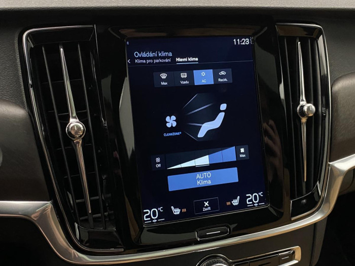 Volvo V90 CC D4 AWD MOMENTUM REZERVACE 2.0 d CC CC Momentum