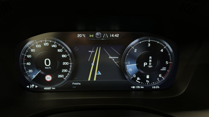 Volvo XC60 B4 AWD R-DESIGN REZERVACE