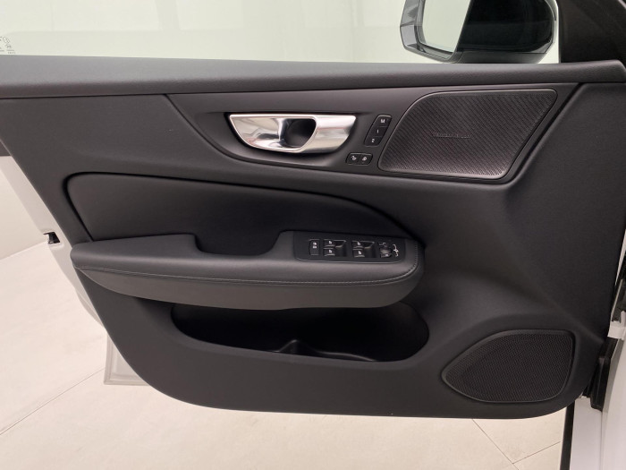 Volvo V60 T8 AWD RECHARGE DARK PLUS CZ