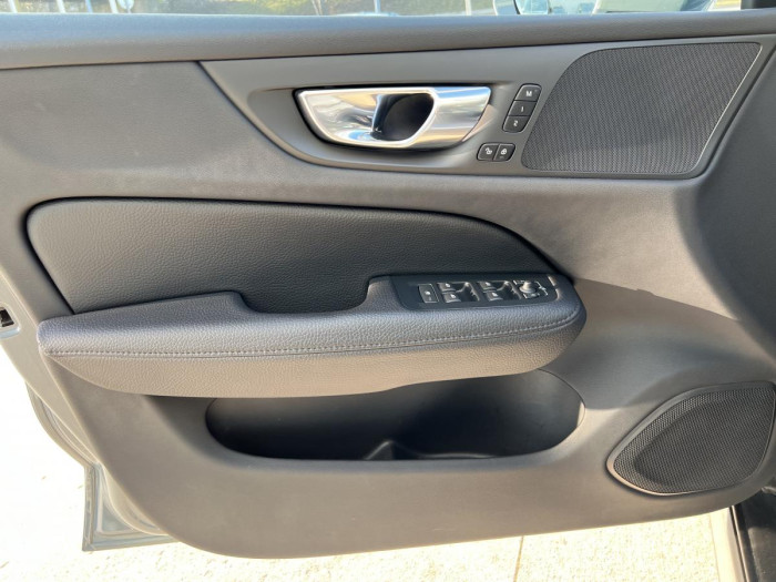 Volvo V60 CROSS COUNTRY B4 AWD REZERVACE