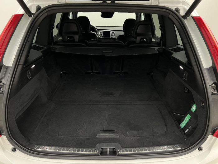 Volvo XC90 B6 AWD R-DESIGN AUT REZERVACE