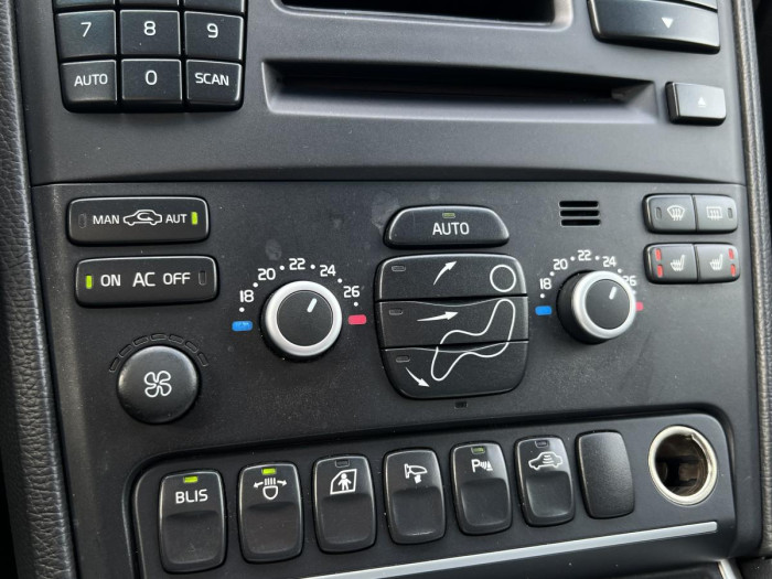 Volvo XC90 D5 AWD SUMMUM 7MÍSTNÁ 2.4 d Summum