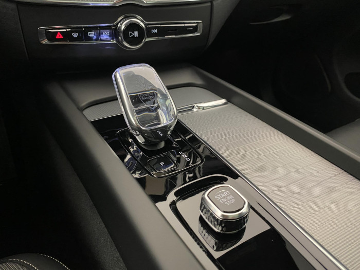 Volvo XC60 T6 AWD PLUG-IN DARK PLUS CZ