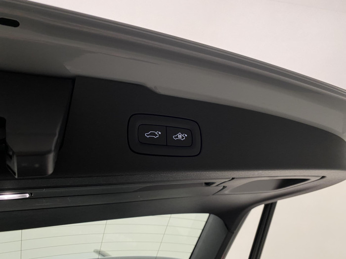 Volvo V60 B4 R-DESIGN AUT CZ