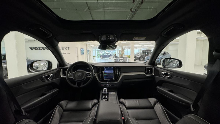 Volvo XC60 B4 AWD PLUS DARK AUT