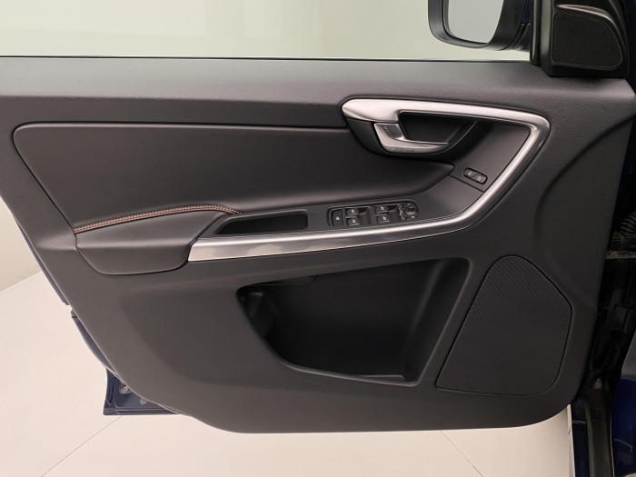 Volvo XC60 D4 AWD MOMENTUM 2.4 d Momentum
