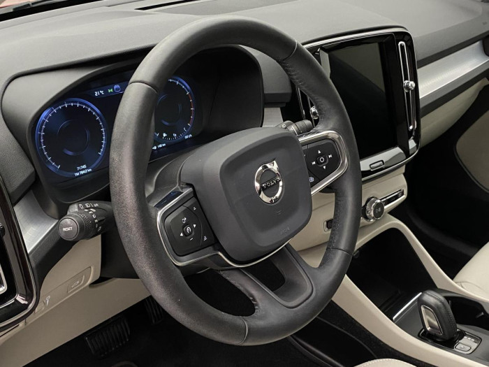 Volvo XC40 T4 MOMENTUM AUT REZERVACE 2.0 Momentum