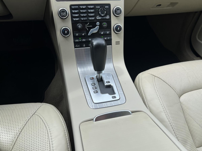 Volvo XC70 D5 AWD PARK. SENZORY Aut CZ 2.4 d