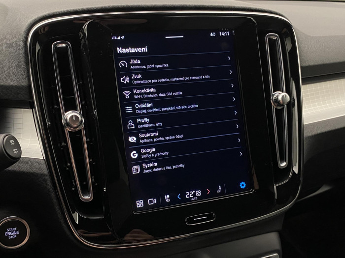 Volvo XC40 B4 DARK PLUS AUT CZ