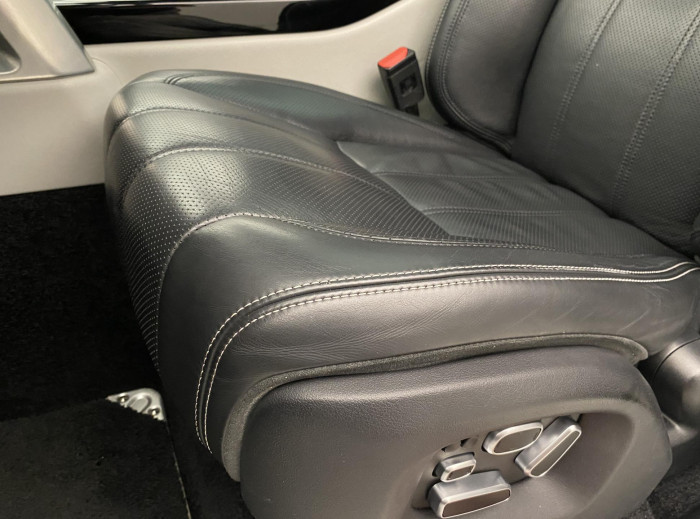 Land Rover Range Rover HYBRID AUTOBIOGRAPHY REZERVACE