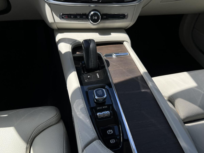 Volvo V90 CROSS COUNTRY B4 AWD Aut 1.maj