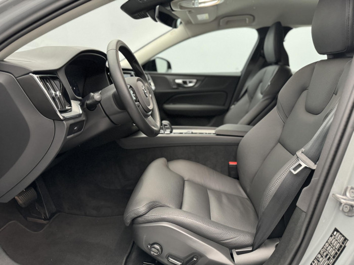 Volvo V60 B4 PLUS DARK CZ 1.maj
