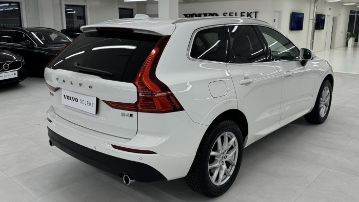 Volvo XC60 B4 AWD MOMENTUM REZERVACE 2.0 Momentum