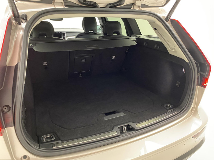 Volvo V60 B4 DARK PLUS AUT CZ