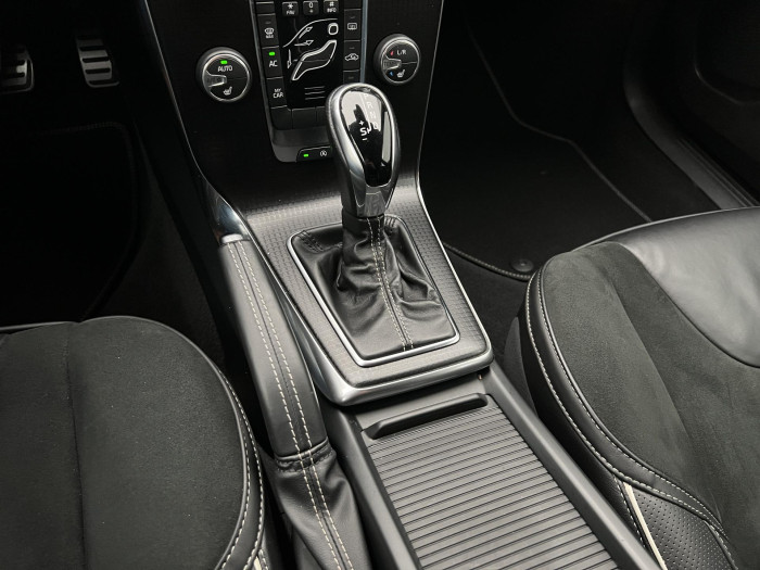 Volvo V40 D3 MOMENTUM AUT CZ 2.0 d Momentum