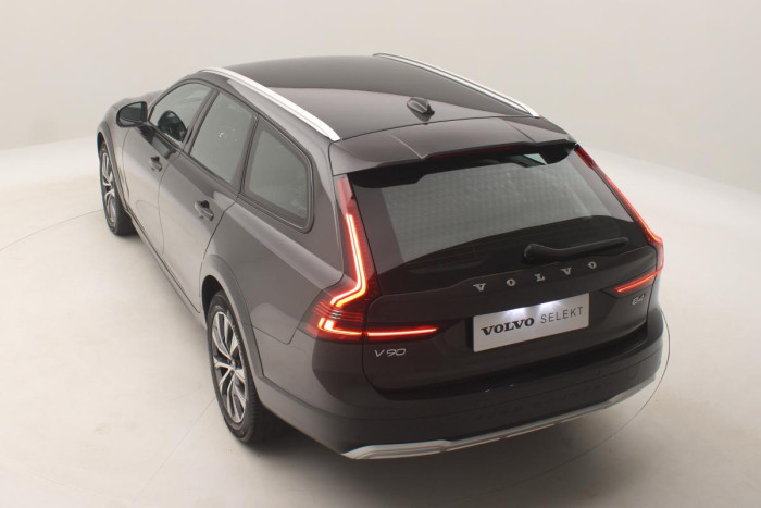 Volvo V90 CC B4 AWD PLUS AUT CZ 1.maj