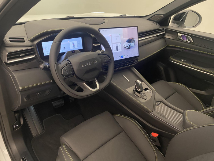 Lynk & Co 01 01 MORE PHEV