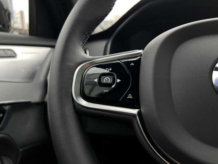 Volvo XC90 B5 AWD ULT. DARK 7MÍSTNÁ Aut