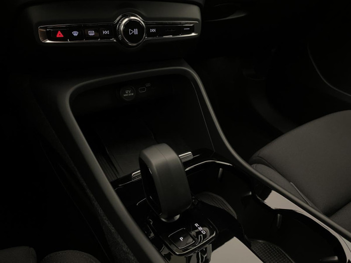 Volvo C40 PURE ELECTRIC TWIN ENGINE PLUS Plus