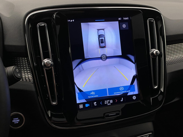 Volvo XC40 B3 DARK ULTRA AUT CZ