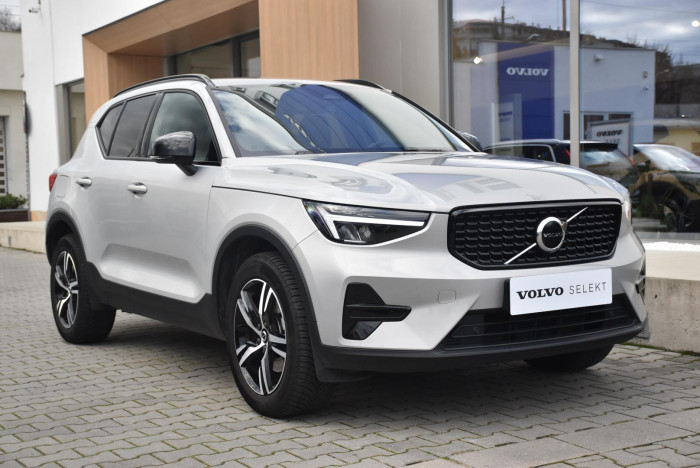 Volvo XC40 B3 PLUS DARK AUT 1.maj CZ