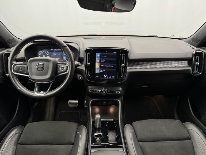 Volvo XC40 T3 R-DESIGN AUT REZERVACE