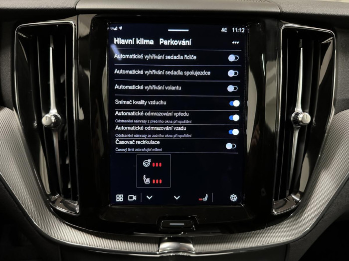 Volvo XC60 B4 AWD PLUS DARK REZERVACE 2.0 Plus