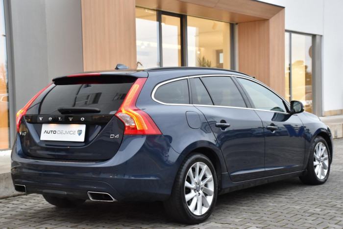 Volvo V60 D4 MOMENTUM REZERVACE 2.0 d Momentum