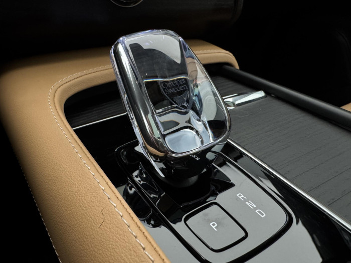 Volvo XC90 T8 AWD RECHARGE REZERVACE