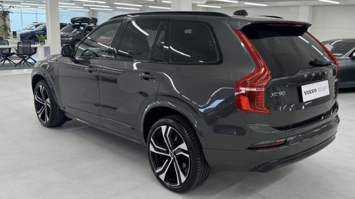 Volvo XC90 B5 AWD ULTIMATE DARK REZERVACE